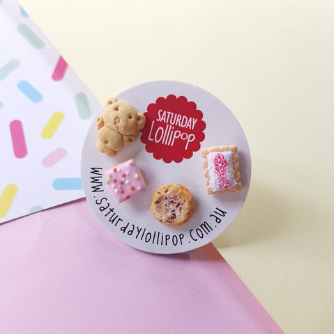Biscuit tin studs
