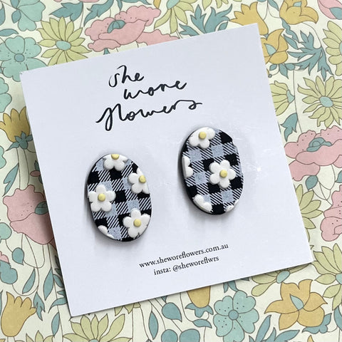 SHE WORE FLOWERS STUD EARRINGS