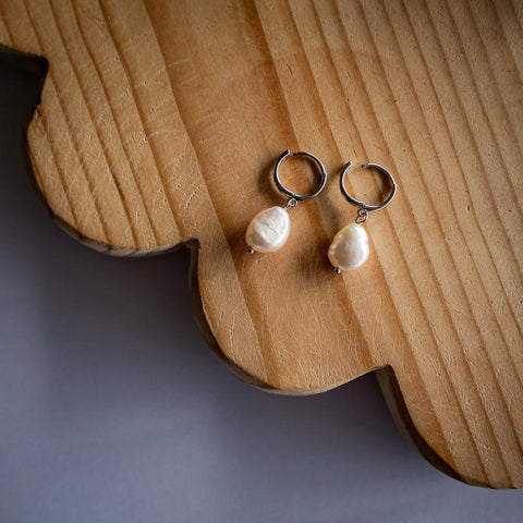 Freshwater Pearl Earrings || Silver